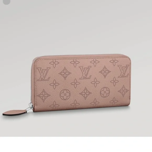 •Louis Vuitton• 🇫🇷 Mahina Zippy Wallet - Picture 1 of 14